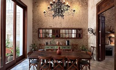 Casa de 5 habitaciones a cuadra y media del Corredor Gastronómico