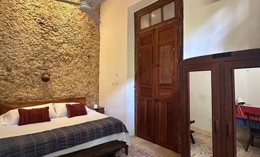 Casa de 5 habitaciones a cuadra y media del Corredor Gastronómico