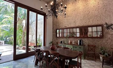 Casa de 5 habitaciones a cuadra y media del Corredor Gastronómico