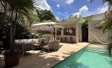 Casa de 5 habitaciones a cuadra y media del Corredor Gastronómico