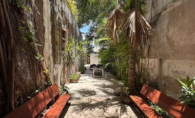 Casa de 5 habitaciones a cuadra y media del Corredor Gastronómico