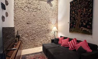 Casa de 5 habitaciones a cuadra y media del Corredor Gastronómico