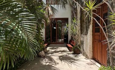 Casa de 5 habitaciones a cuadra y media del Corredor Gastronómico