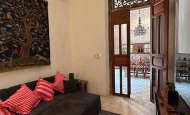 Casa de 5 habitaciones a cuadra y media del Corredor Gastronómico