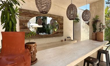 Casa de 5 habitaciones a cuadra y media del Corredor Gastronómico