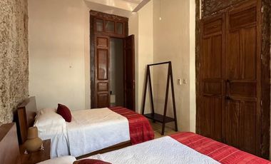 Casa de 5 habitaciones a cuadra y media del Corredor Gastronómico