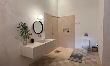 Casa de 5 habitaciones a cuadra y media del Corredor Gastronómico