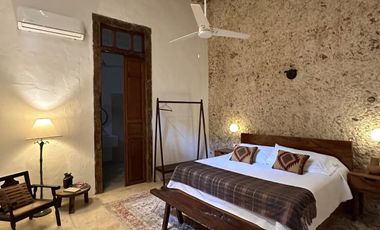 Casa de 5 habitaciones a cuadra y media del Corredor Gastronómico