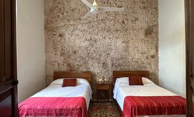 Casa de 5 habitaciones a cuadra y media del Corredor Gastronómico