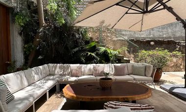 Casa de 5 habitaciones a cuadra y media del Corredor Gastronómico