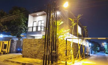 Rumah solo kolam renang sumber manahan colomadu