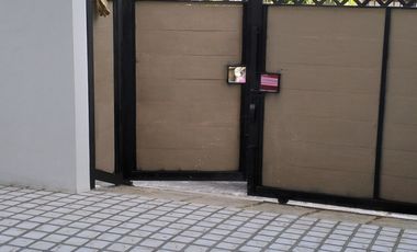 Rumah 2 lantai cantik hook perum belakang Superindo merr