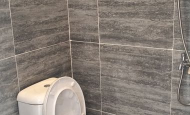 Rumah 2 lantai cantik hook perum belakang Superindo merr