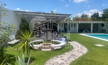 Terreno comercial con departamentos en Salitrillo