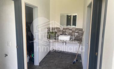 Terreno comercial con departamentos en Salitrillo