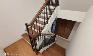 RUMAH MEWAH DESIGN ARSITEK DI CIGADUNG DAGO BANDUNG Harga Nego