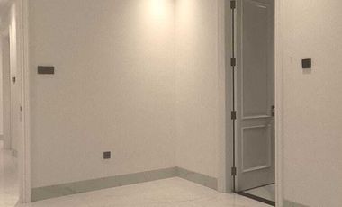 Rumah Baru Desain American Classic dalam Komplek di Cempaka Putih