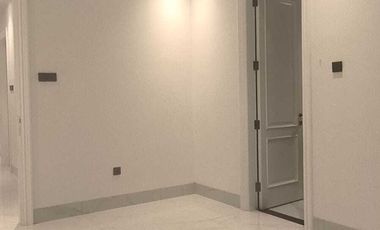 Rumah Baru Desain American Classic dalam Komplek di Cempaka Putih