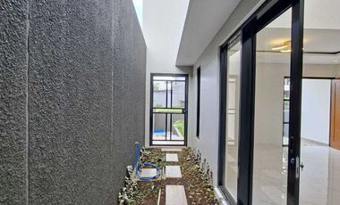 Rumah luas mewah di komplek setiabudi regency