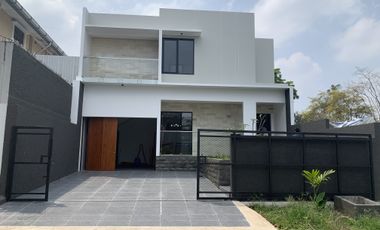 Rumah luas mewah di komplek setiabudi regency