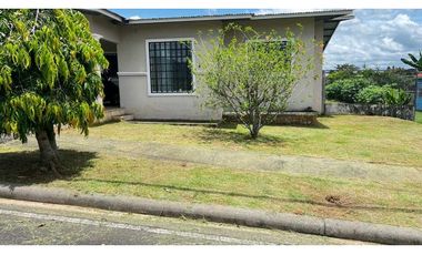 ALQUILER DE CASA EN ALGARROBOS CERCADA ATRAS