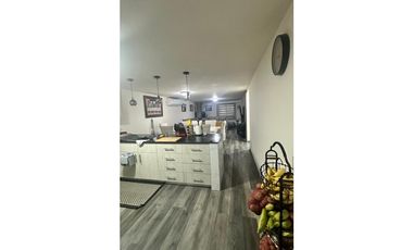 24 DE DICIEMBRE / ALTOS DEL ANGEL / 200M / 4 HABITACIONES / CERCADA JC