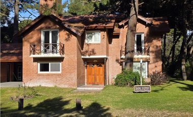 Casa en Venta - Barrio B5 - Excelente Estado - Quincho - Financiación