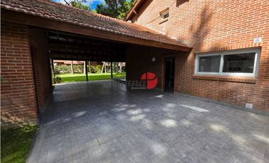 Casa en Venta - Barrio B5 - Excelente Estado - Quincho - Financiación