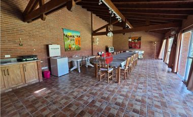 Casa en Venta - Barrio B5 - Excelente Estado - Quincho - Financiación