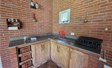 Casa en Venta - Barrio B5 - Excelente Estado - Quincho - Financiación