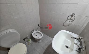 Casa en Venta - Barrio B5 - Excelente Estado - Quincho - Financiación