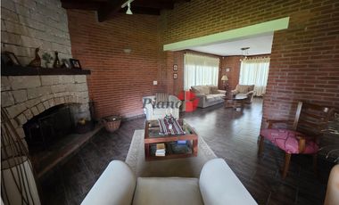 Casa en Venta - Barrio B5 - Excelente Estado - Quincho - Financiación