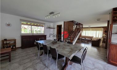 Casa en Venta - Barrio B5 - Excelente Estado - Quincho - Financiación