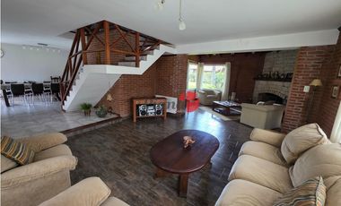 Casa en Venta - Barrio B5 - Excelente Estado - Quincho - Financiación