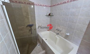 Casa en Venta - Barrio B5 - Excelente Estado - Quincho - Financiación