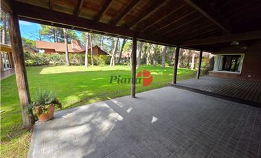 Casa en Venta - Barrio B5 - Excelente Estado - Quincho - Financiación