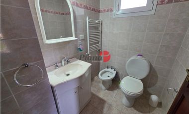 Casa en Venta - Barrio B5 - Excelente Estado - Quincho - Financiación