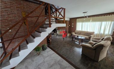 Casa en Venta - Barrio B5 - Excelente Estado - Quincho - Financiación