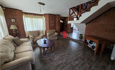 Casa en Venta - Barrio B5 - Excelente Estado - Quincho - Financiación