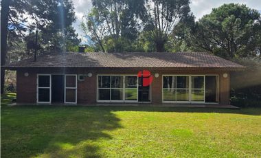 Casa en Venta - Barrio B5 - Excelente Estado - Quincho - Financiación