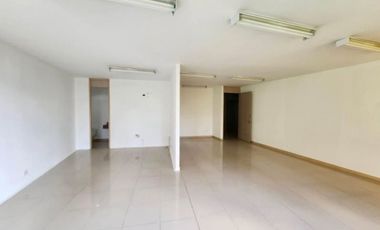 OFICINA EN VENTA SECTOR CASTROPOL - POBLADO