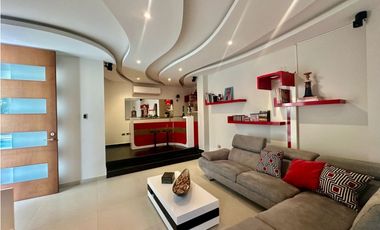 ESTILO Y COMODIDAD EN CASA DE DOS NIVELES EN VENTA O ARRIENDO. PTO COL