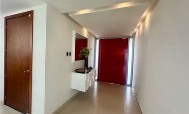 ESTILO Y COMODIDAD EN CASA DE DOS NIVELES EN VENTA O ARRIENDO. PTO COL