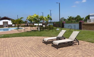 Venta de Terreno de 215.6 m2 en Isla Celeste, Etapa Babor, Samborondón. J.Mar
