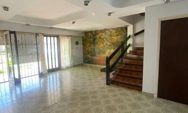 Constitucion - Chalet 280 Cub. Lote de 396