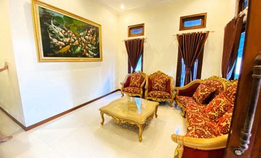 Rumah mewah full jati dekat Pasar Nusukan