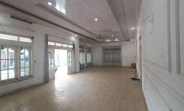 Rumah Luas Kokoh Dekat ke UNS