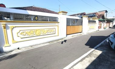 Rumah Luas Kokoh Dekat ke UNS