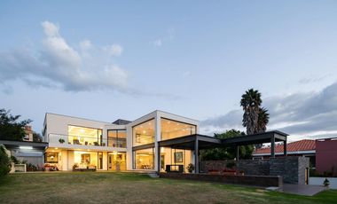 CASA DE LUJO 3 DORMITORIOS CON SUITE INDEPENDIENTE, Santa Inés Cumbayá