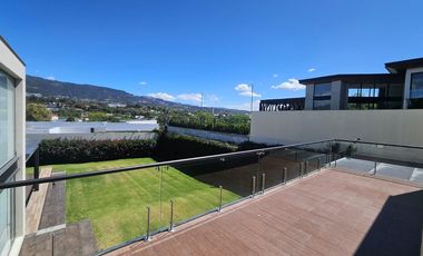 CASA DE LUJO 3 DORMITORIOS CON SUITE INDEPENDIENTE, Santa Inés Cumbayá